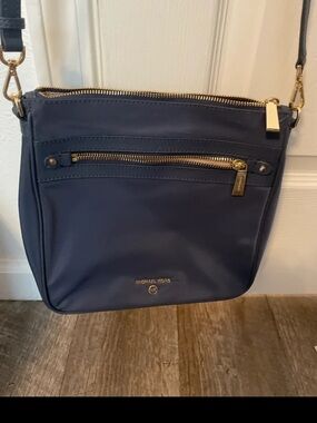 Michael Kors Jet Set Large Nylon Crossbody (Navy Blue)